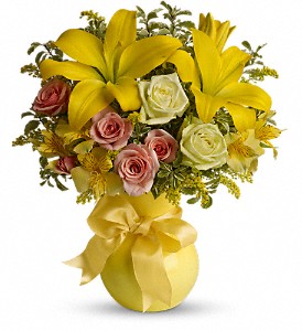 Teleflora's Sunny Smiles in Sewell NJ, Lamp Light Florist And Gift
