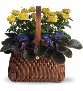 Garden To Go Basket in Sewell NJ, Lamp Light Florist And Gift