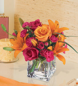 Lamp Light Florist And Gift, Sewell, New Jersey - Teleflora's Uniquely Chic Bouquet, picture