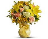Teleflora's Sunny Smiles in Sewell�NJ, Lamp Light Florist And Gift