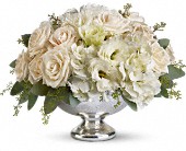 Teleflora's Park Avenue Centerpiece in Sewell�NJ, Lamp Light Florist And Gift